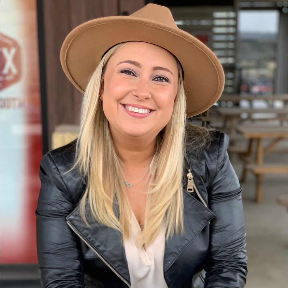 Meet your Posher, Danielle